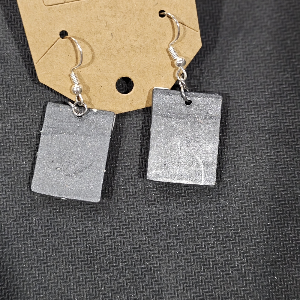 Handmade Twilight Themed Apple Earrings - Picture 2 of 3